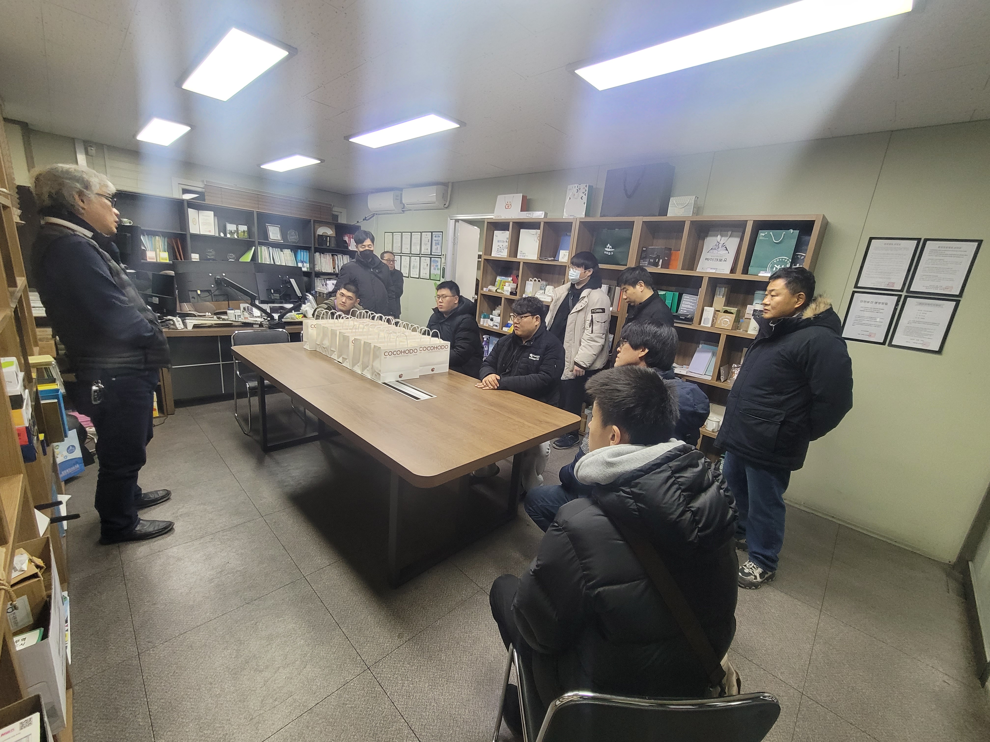크리스마스를 맞아 전직원 선물지급(25.12.24)의 사진 2